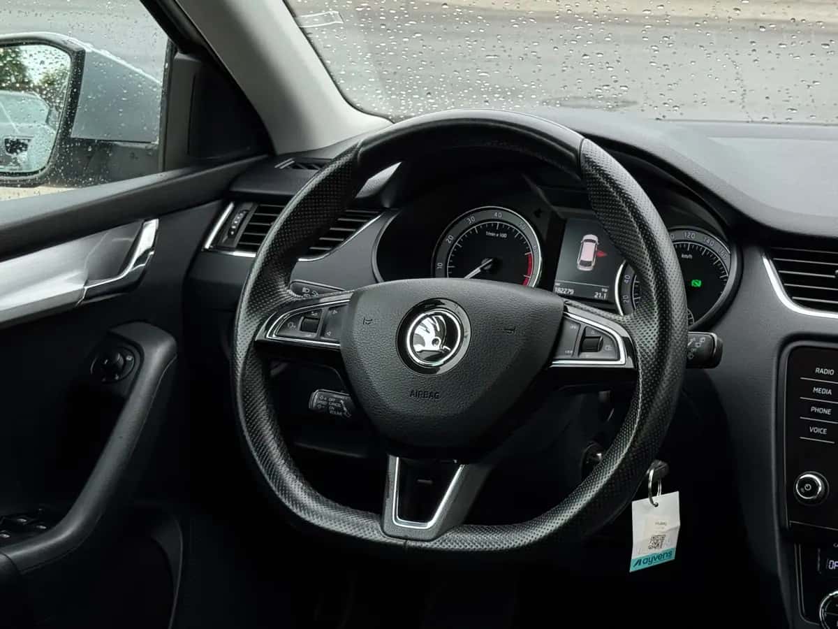Skoda Octavia - fotografia 15
