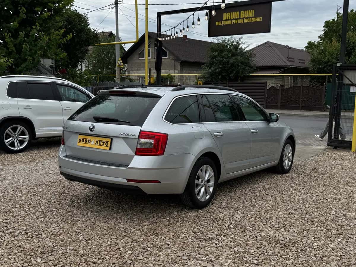 Skoda Octavia - fotografia 5