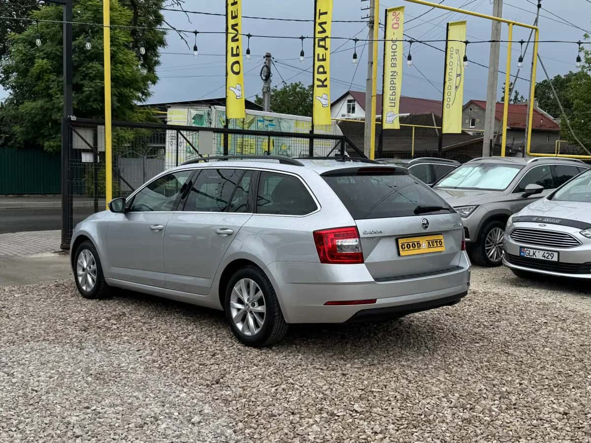 Skoda Octavia - fotografia 6