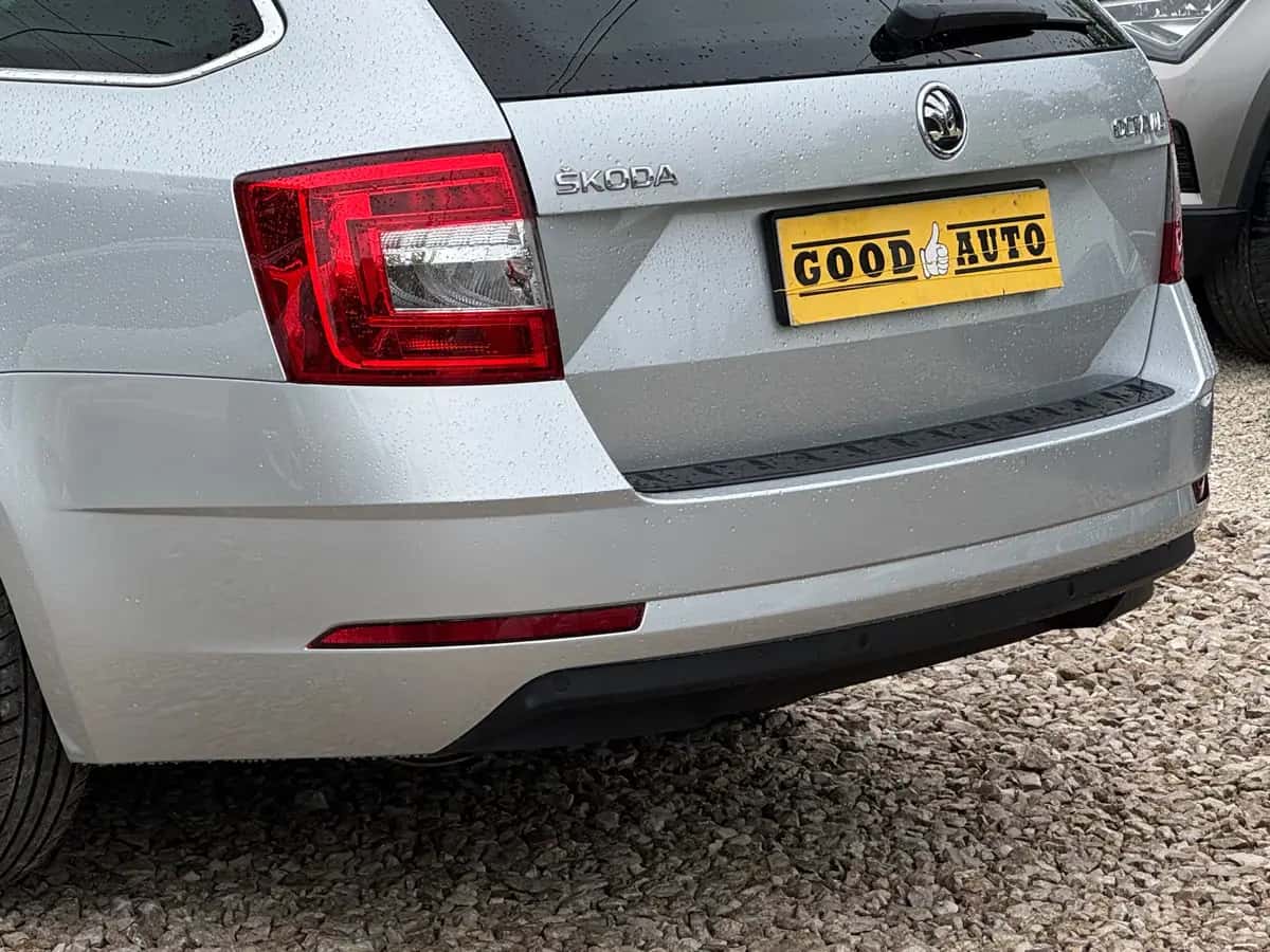 Skoda Octavia - fotografia 7