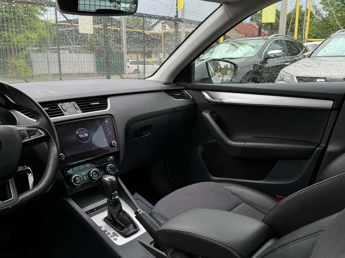 Skoda Octavia - fotografia 10