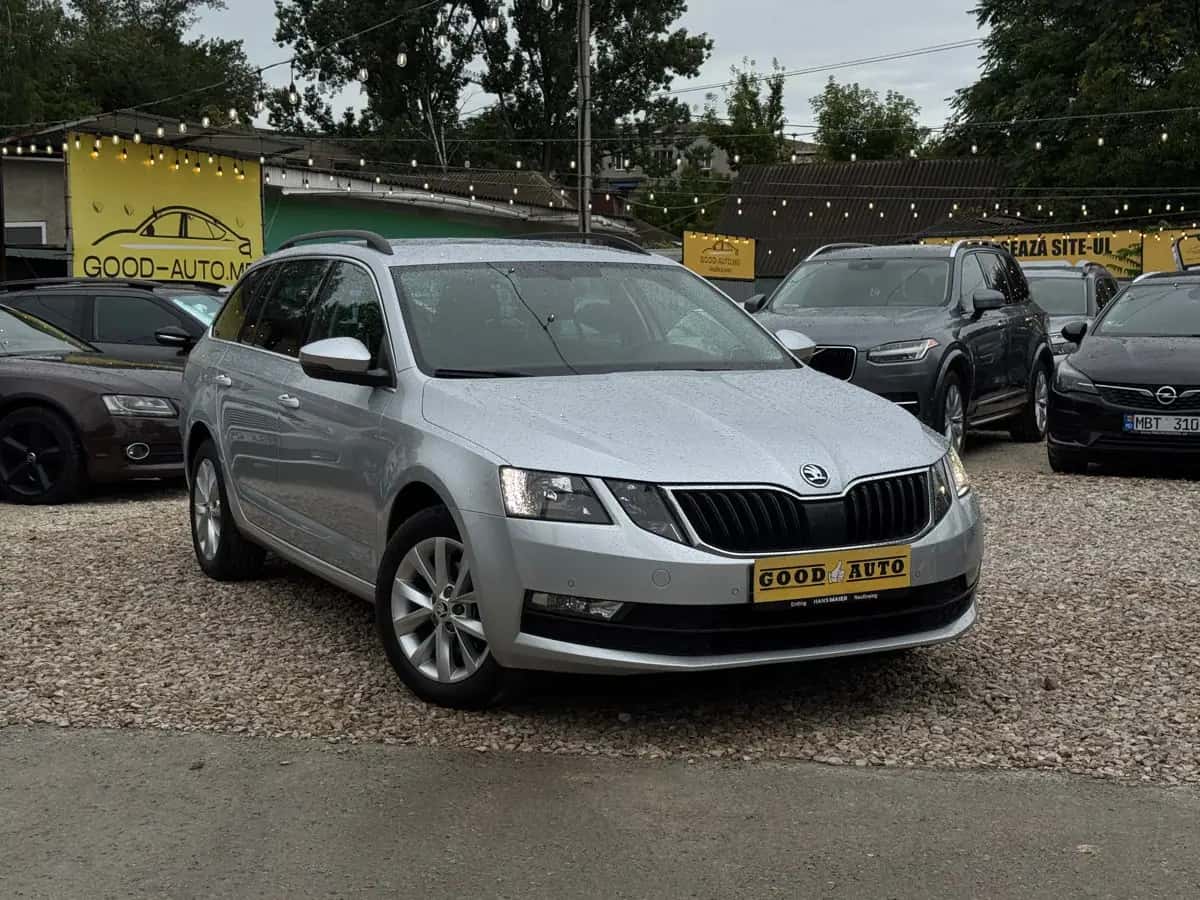 Skoda Octavia - fotografia 1