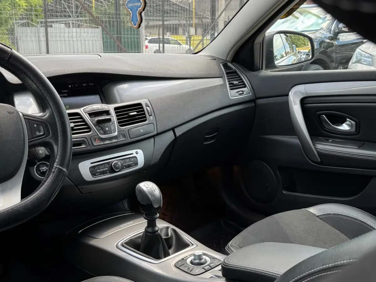 Renault Laguna - fotografia 11