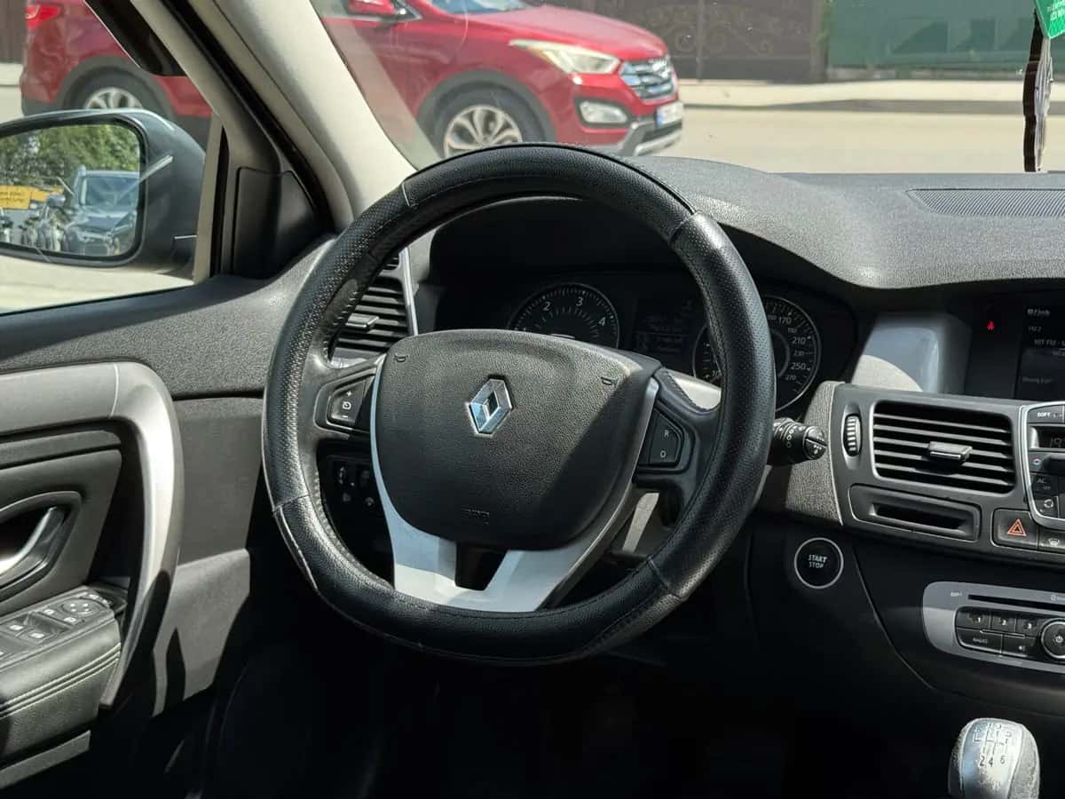 Renault Laguna - fotografia 15