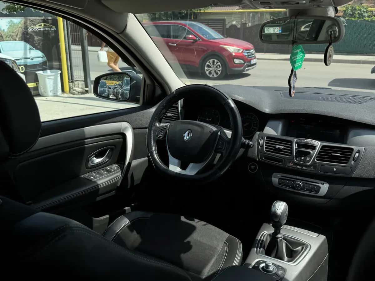 Renault Laguna - fotografia 16
