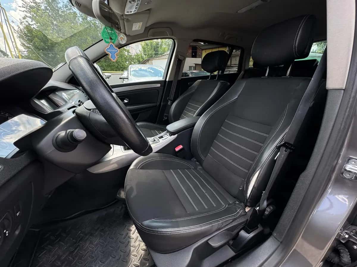 Renault Laguna - fotografia 10