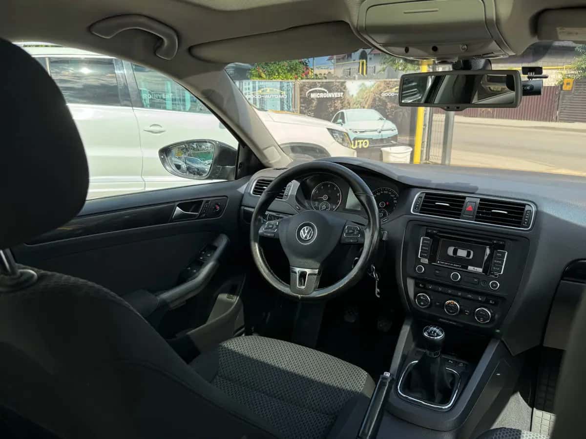 Volkswagen Jetta - fotografia 4
