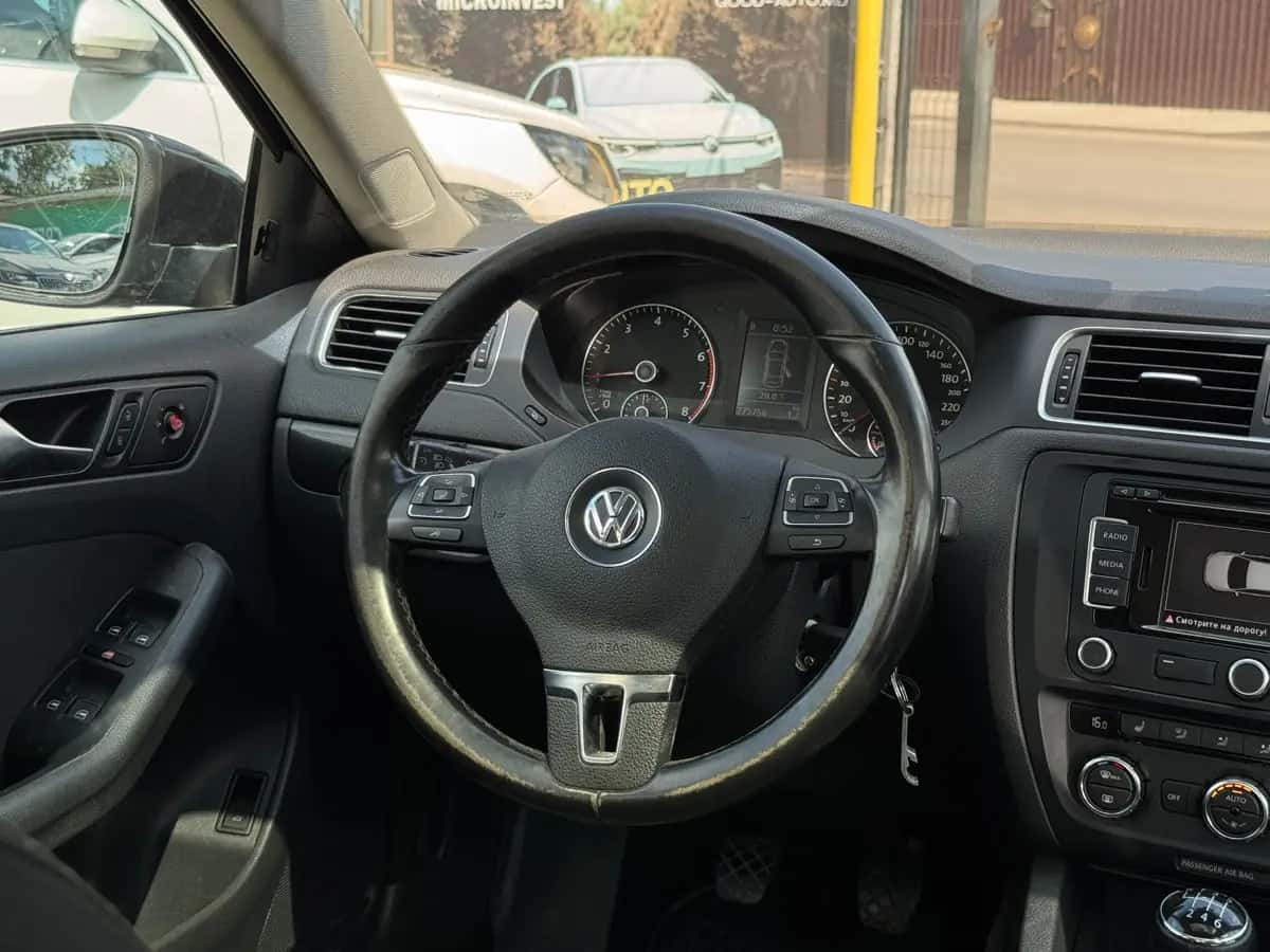 Volkswagen Jetta - fotografia 7