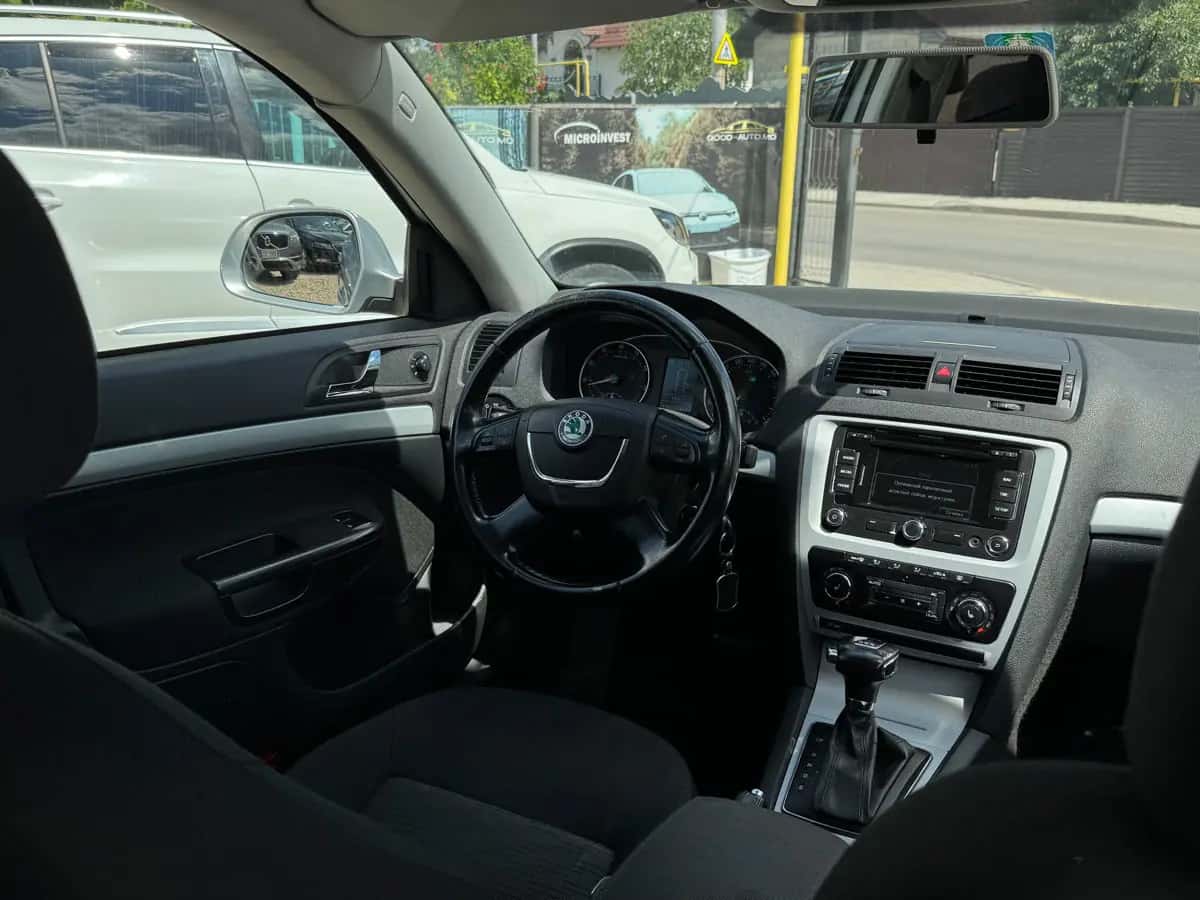 Skoda Octavia - fotografia 6