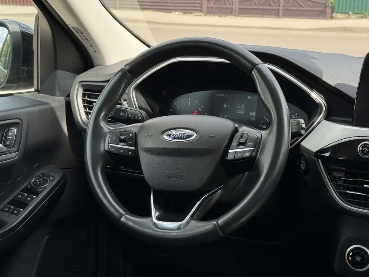 Ford Kuga - fotografia 14