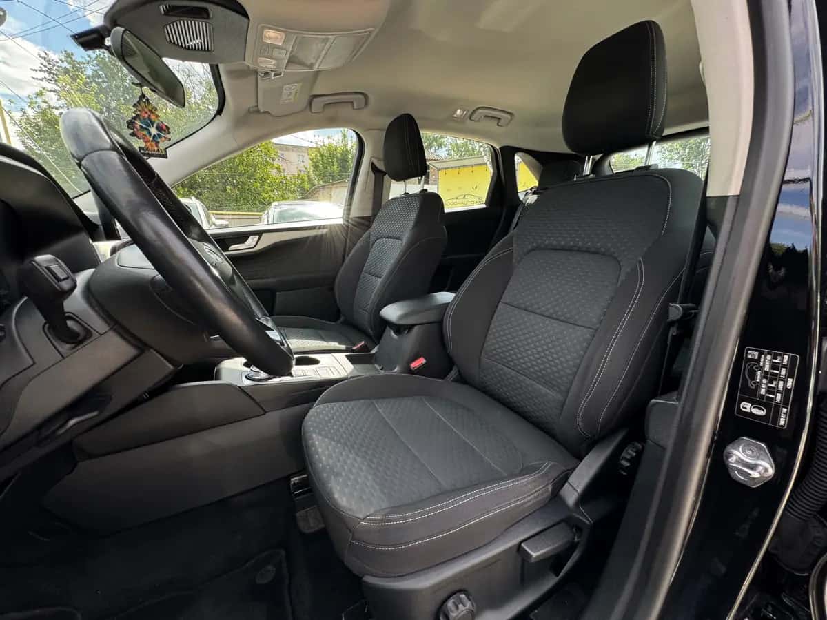 Ford Kuga - fotografia 9