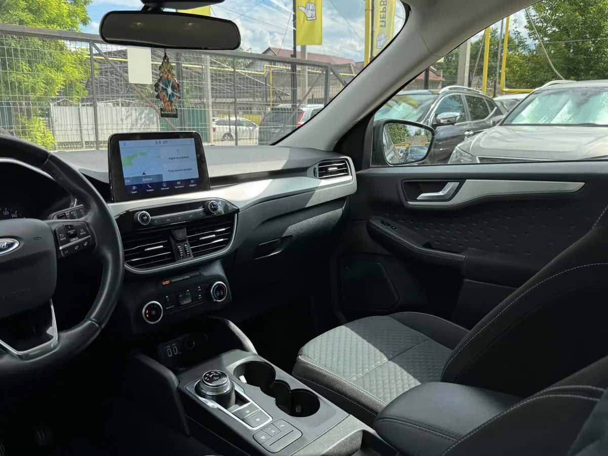 Ford Kuga - fotografia 10