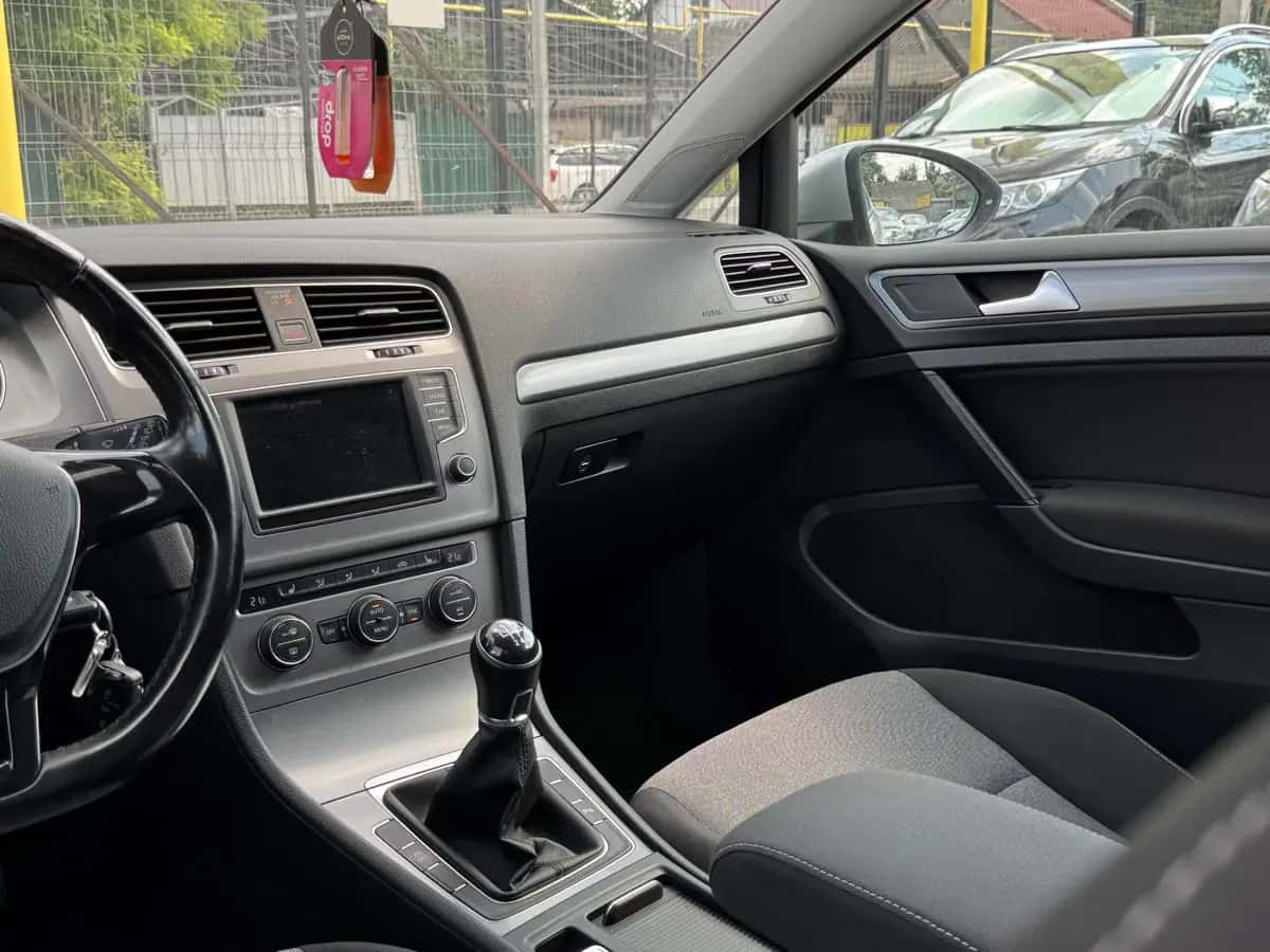 Volkswagen Golf - fotografia 11