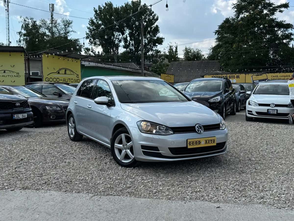 Volkswagen Golf - fotografia 1