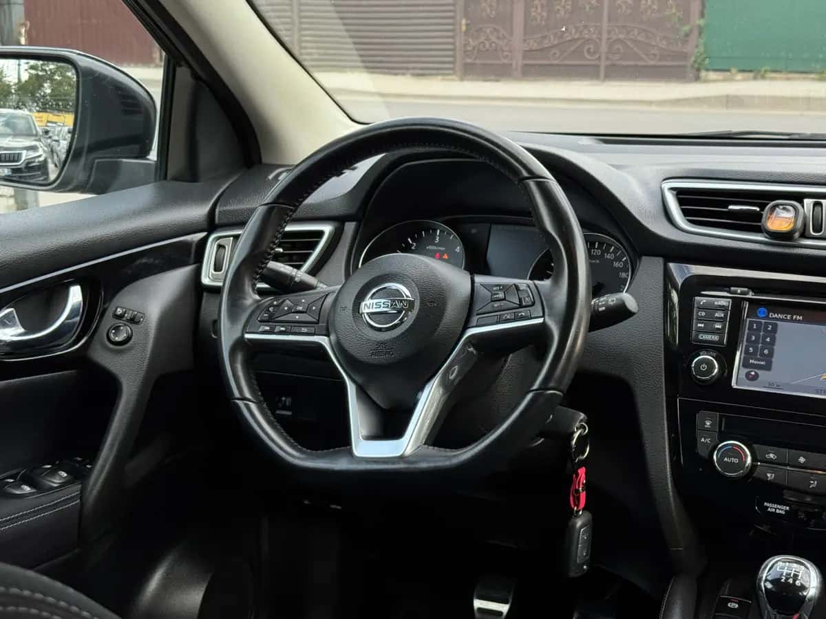 Nissan Qashqai - fotografia 17