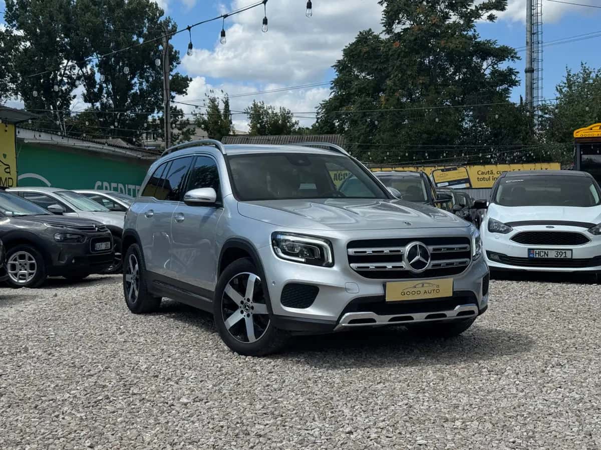 Mercedes GLB - fotografia 1