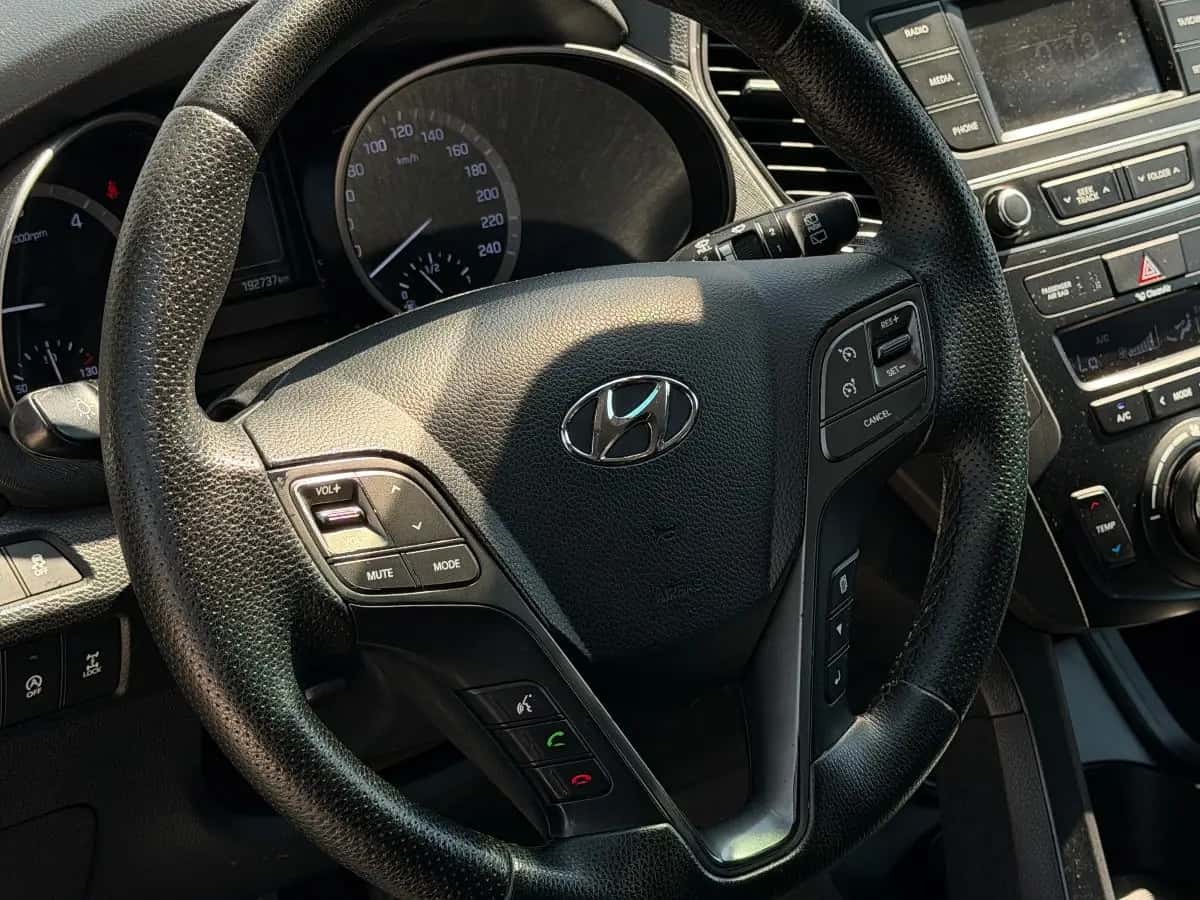 Hyundai Santa FE - fotografia 16
