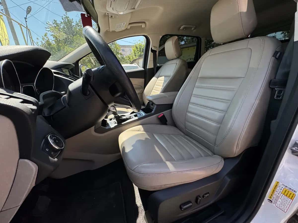 Ford Escape - fotografia 11