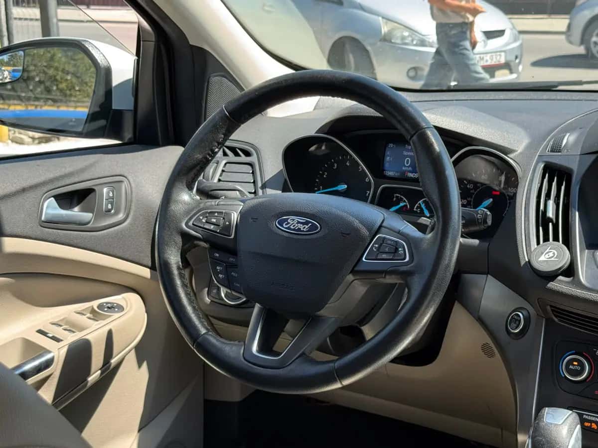Ford Escape - fotografia 17