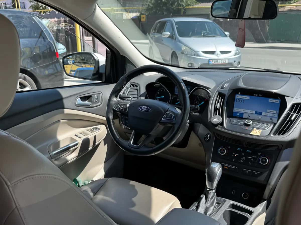 Ford Escape - fotografia 19