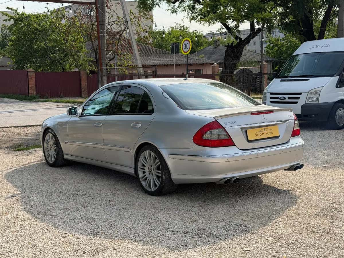 Mercedes E-Class - fotografia 5