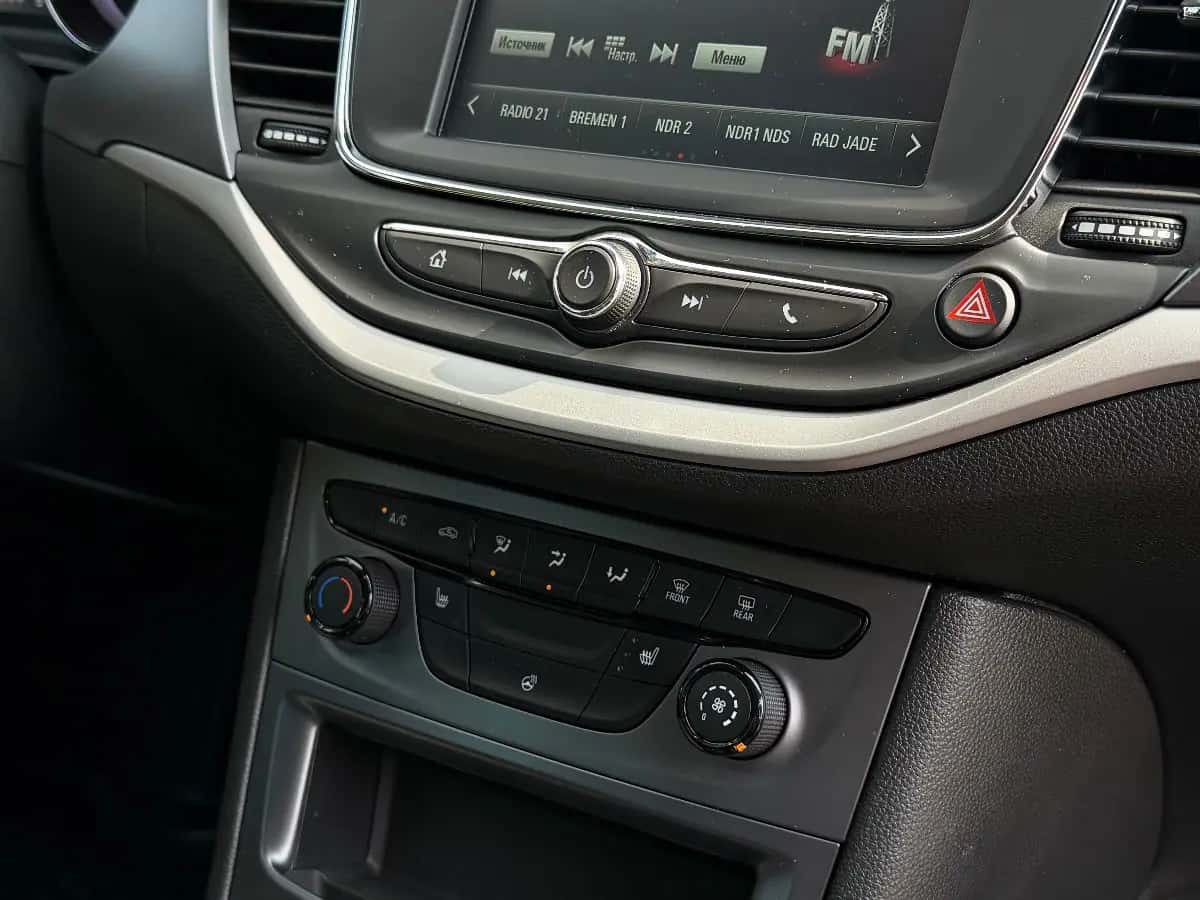 Opel Astra - fotografia 11