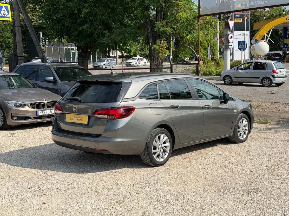 Opel Astra - fotografia 4