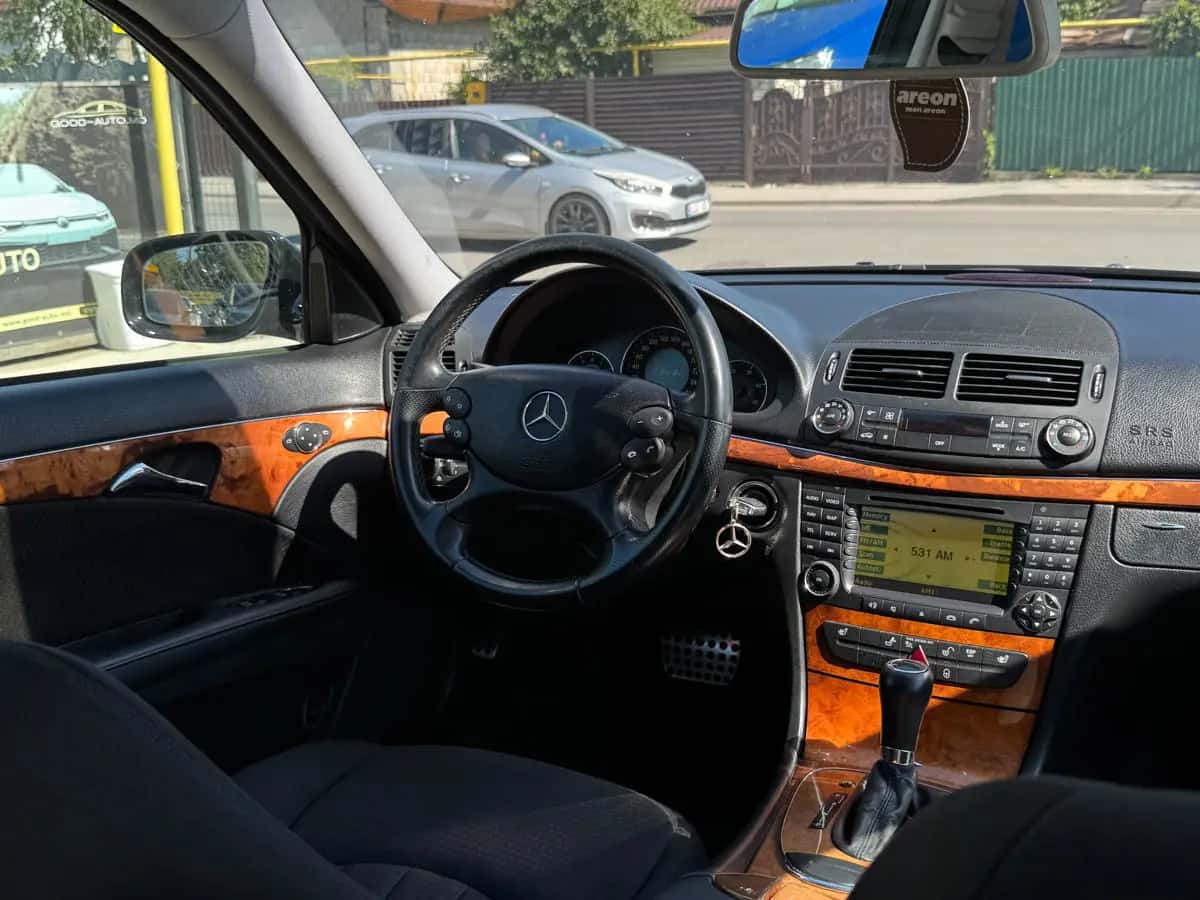 Mercedes E-Class - fotografia 14