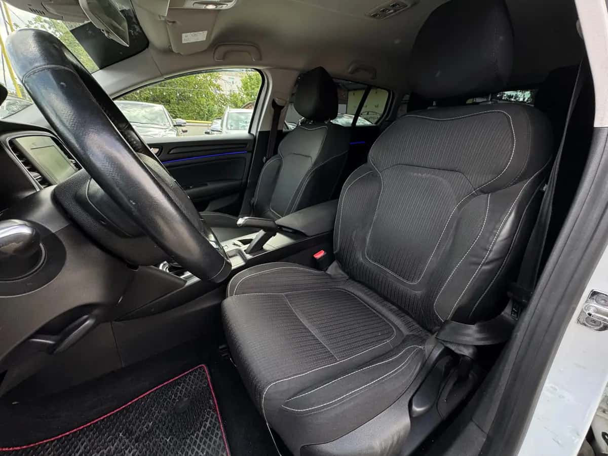 Renault Megane - fotografia 8