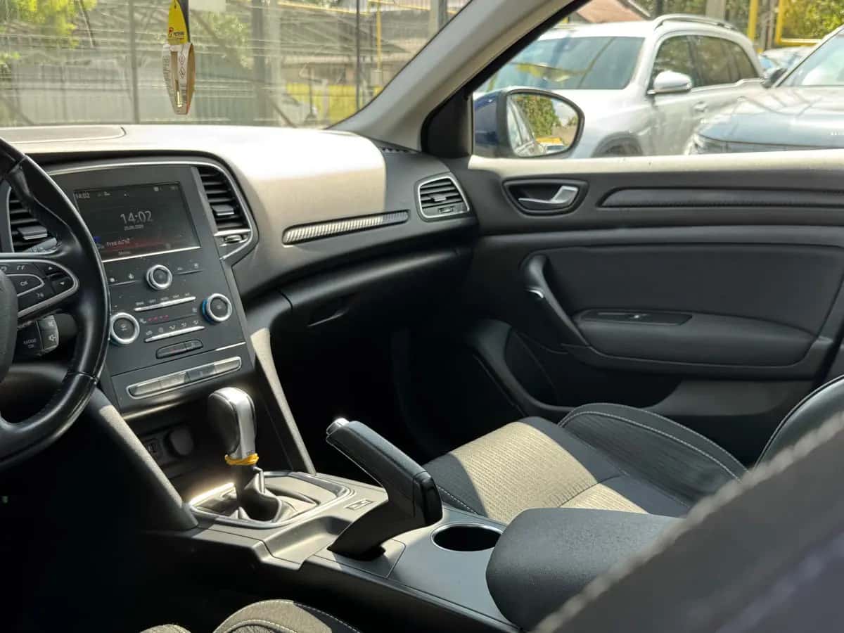 Renault Megane - fotografia 10