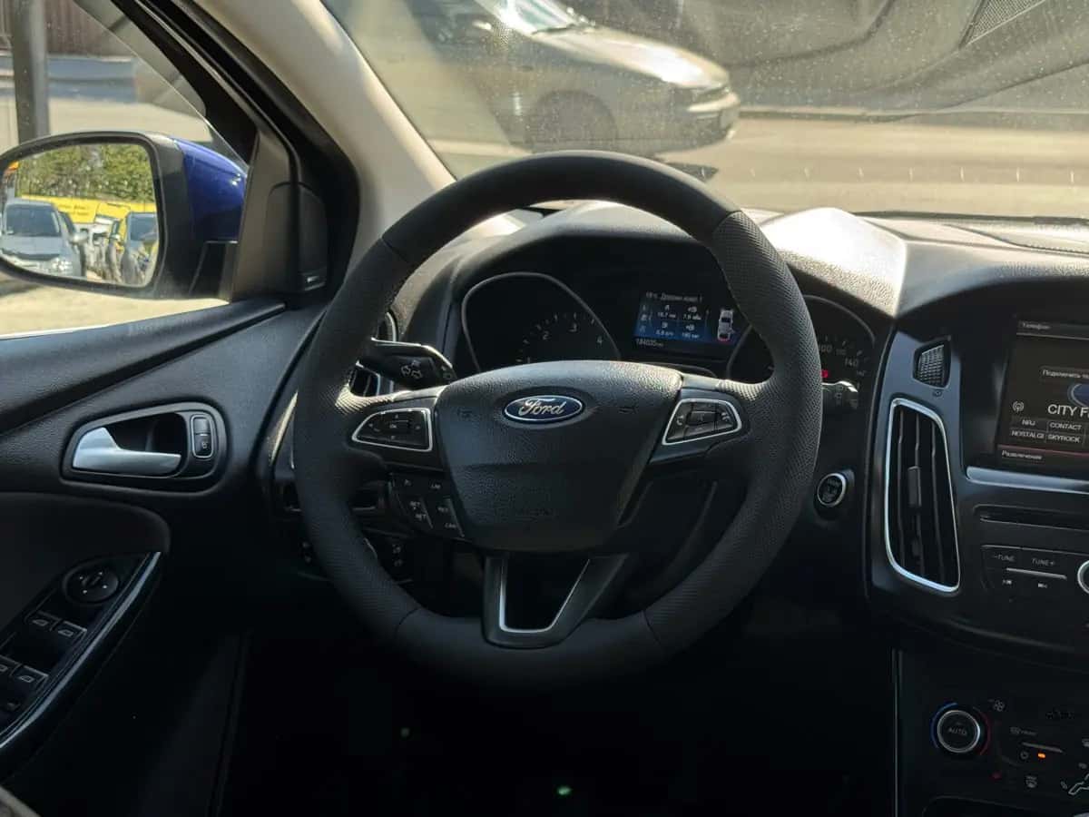 Ford Focus ST - fotografia 17