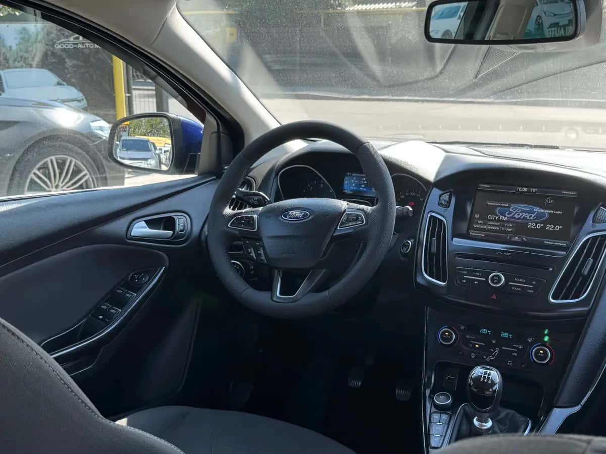 Ford Focus ST - fotografia 18