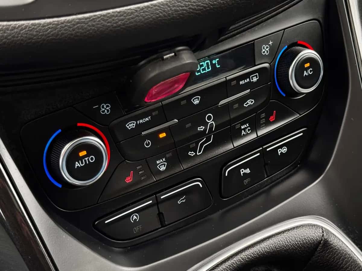 Ford Kuga - fotografia 16