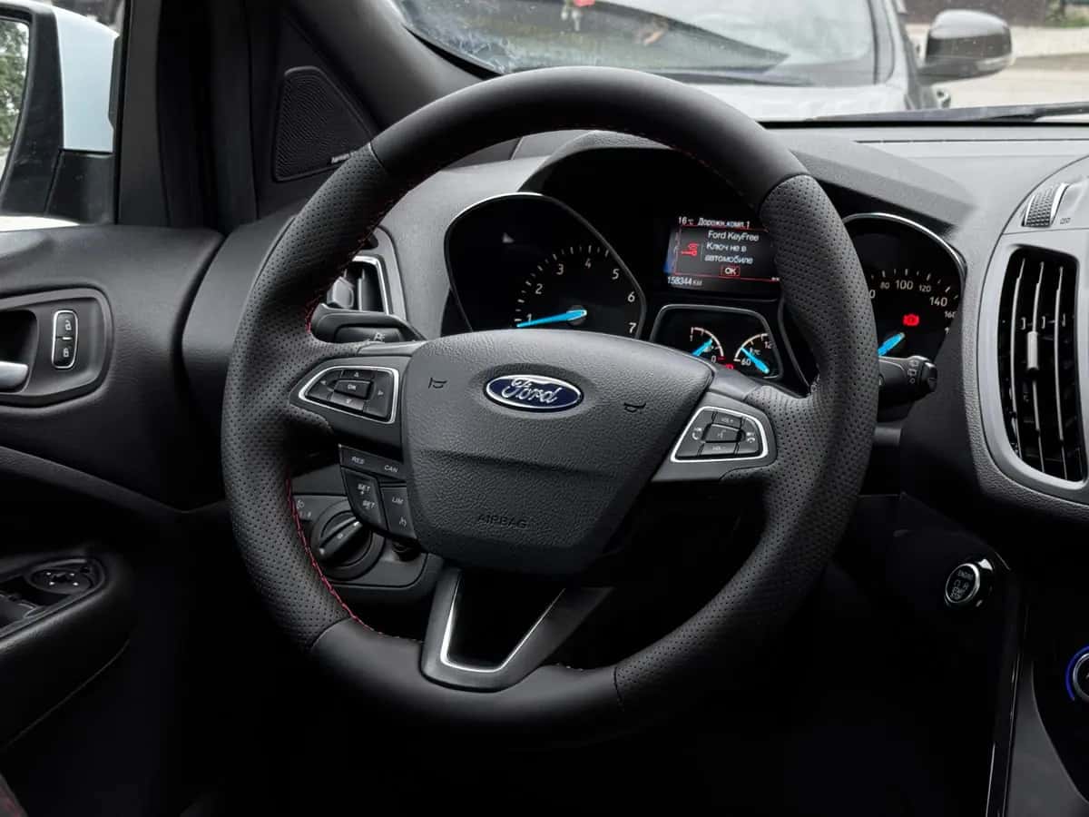 Ford Kuga - fotografia 18