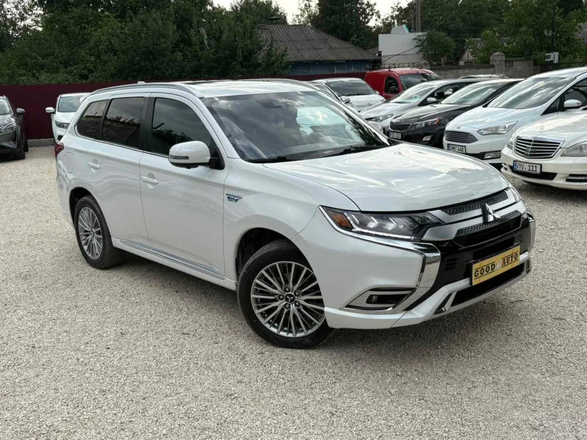 Mitsubishi Outlander - fotografia principala