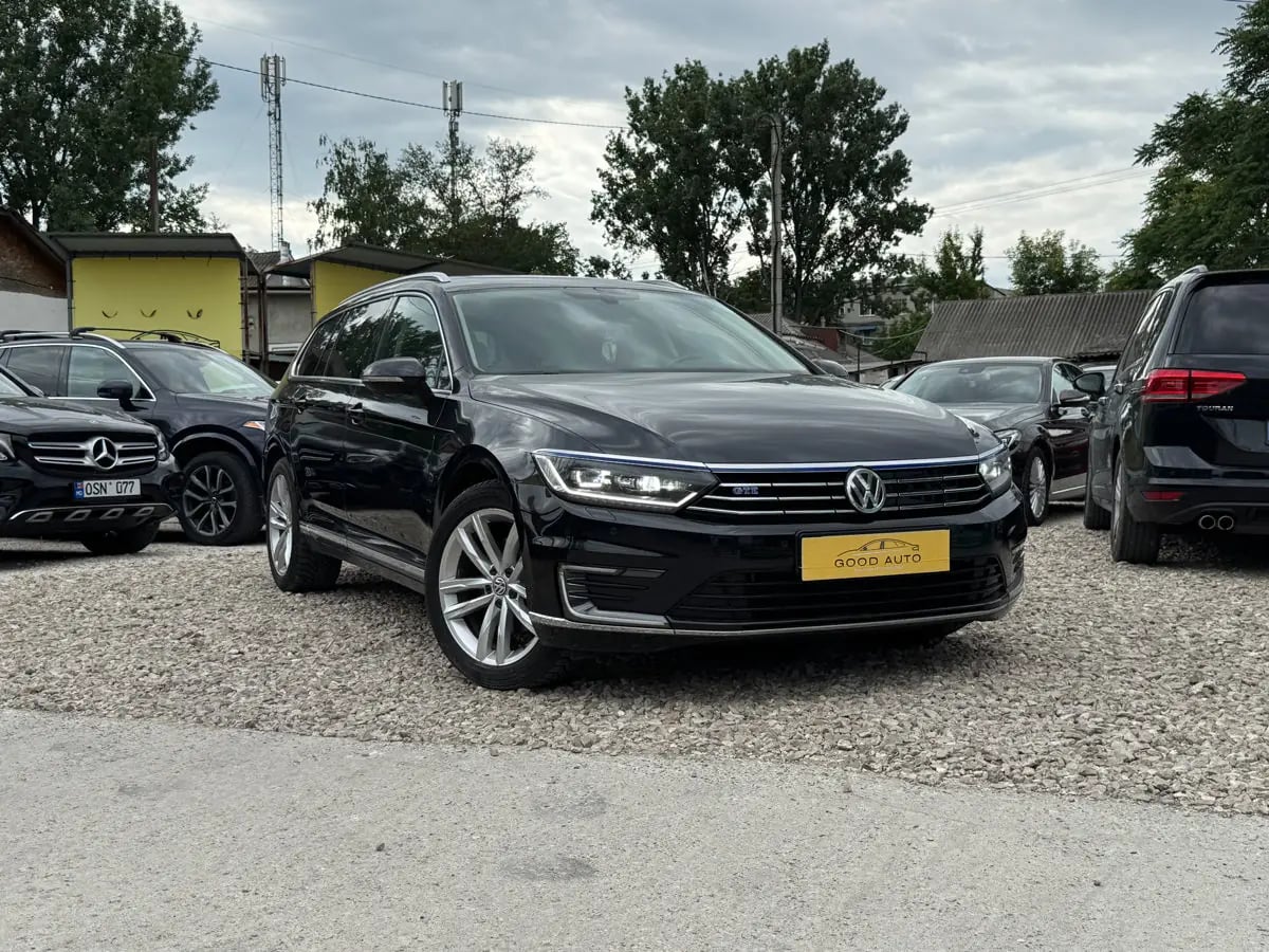 Volkswagen Passat - fotografia principala