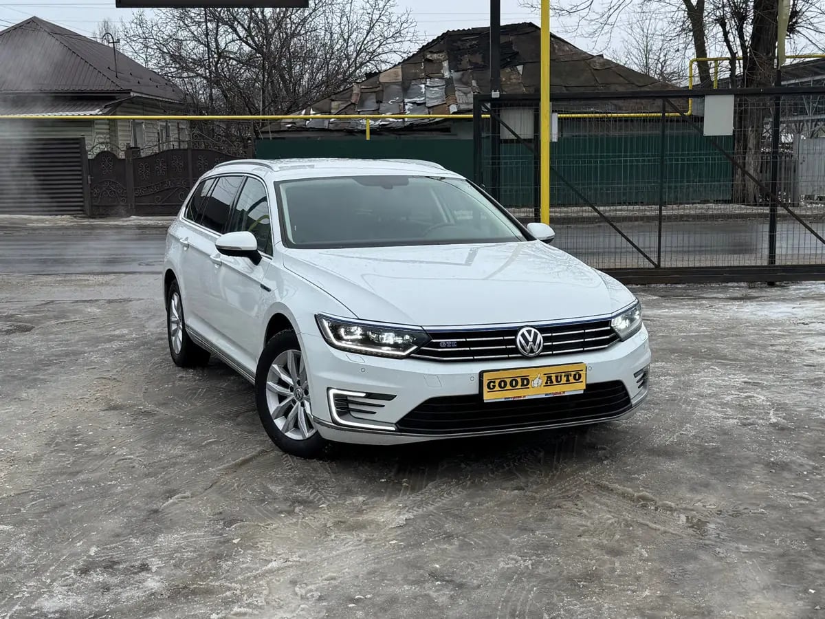 Volkswagen Passat - fotografia principala